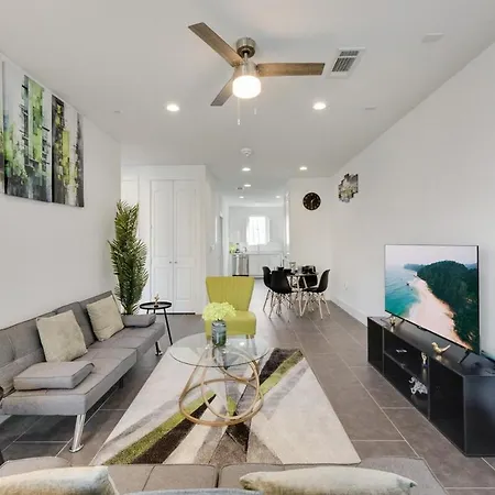 Urban 2Br I Free Parking I King Bed I Workspace